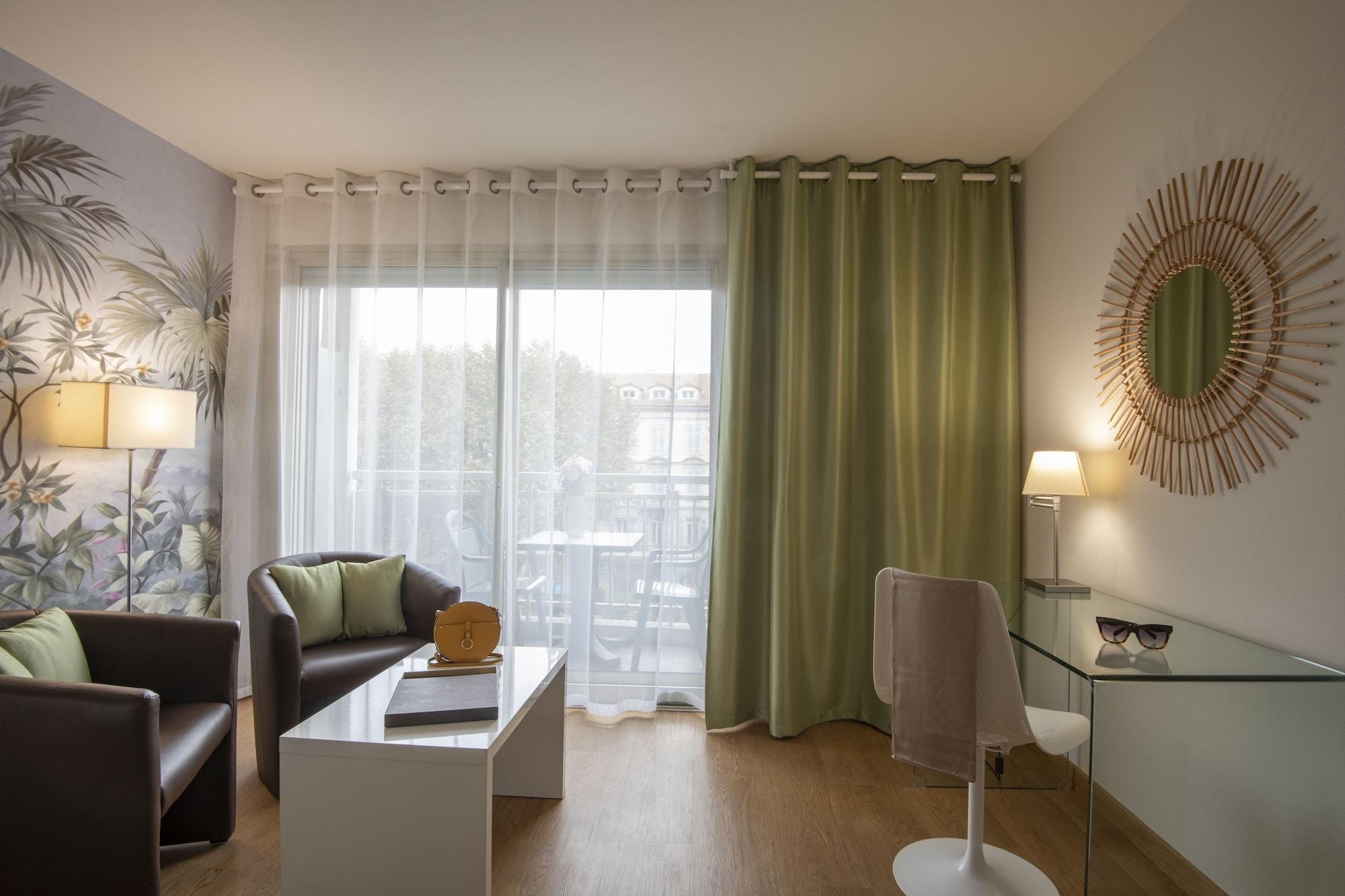 Hotel Chambord Ментона Экстерьер фото