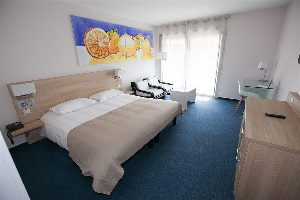 Hotel Chambord Ментона Экстерьер фото